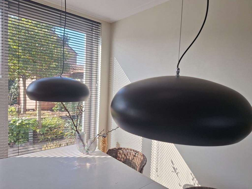 Zwarte metalen eettafel hanglamp aan staaldraad, Gebruikt, Ophalen of Verzenden, Metaal, Modern, Industrieel