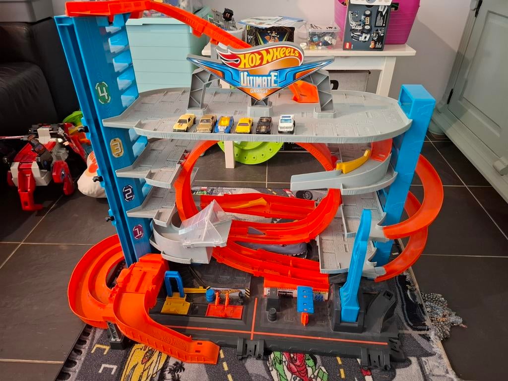 Hot Wheels Ultimate Garage met 6 auto's, Ophalen, Gebruikt