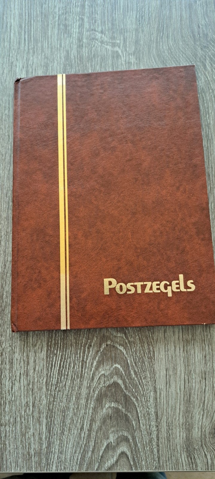 2 lege postzegel boeken, Ophalen of Verzenden, Nederland