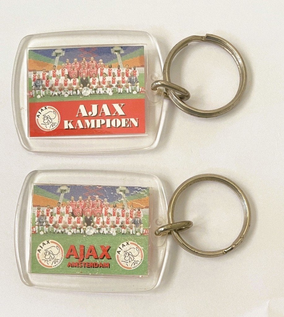 AJAX kampioen 1996/1997 - 2 sleutelhangers, Verzamelen, Sportartikelen en Voetbal, Verzenden, Gebruikt, Ajax, Overige typen