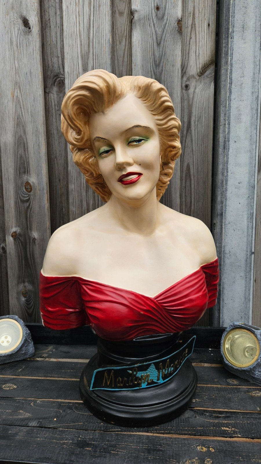 Marilyn Monroe buste, Ophalen