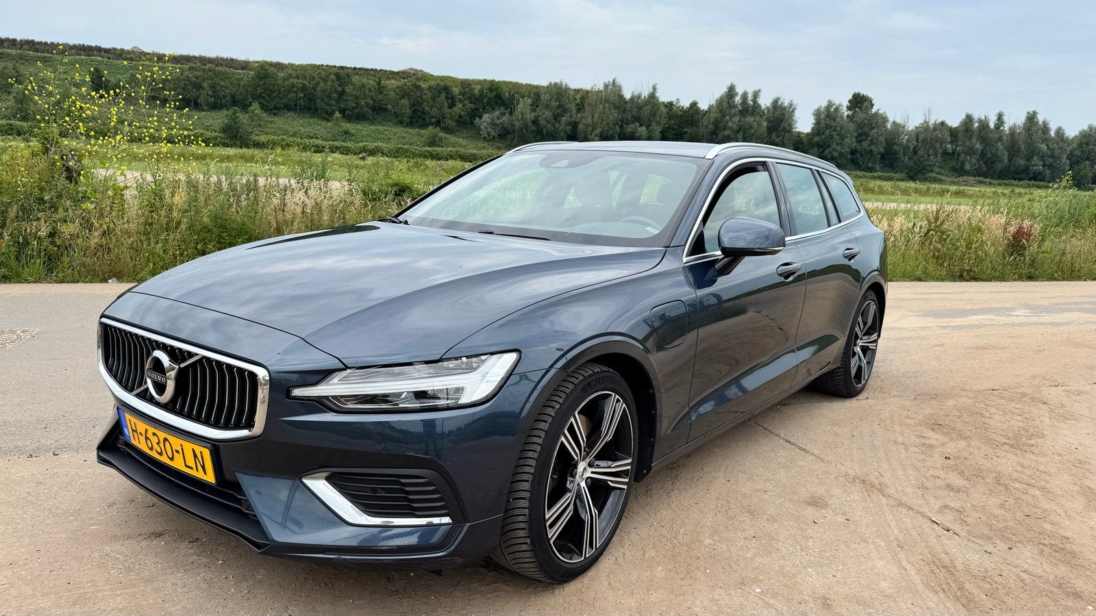 Volvo V60 T6 Twin Engine 340pk AWD Geartronic 2020 Blauw, Automaat, Zwart, 4 cilinders, Blauw