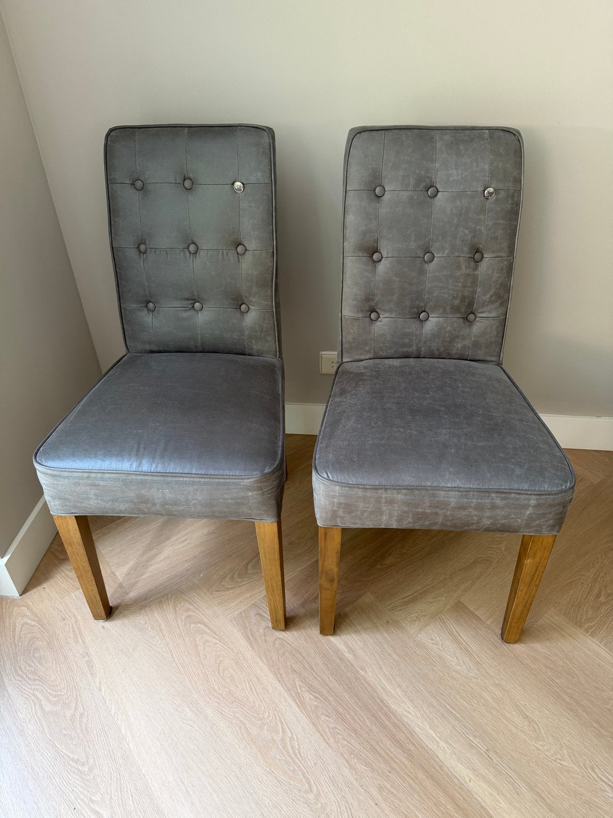 Twee Riviera Maison eetkamerstoelen - Grijs lederlook, Ophalen, Gebruikt, Twee, Grijs