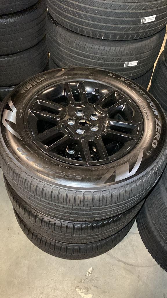 New Defender winterwielset 19 inch, Auto-onderdelen, Banden en Velgen, 19 inch, 255 mm, Banden en Velgen, Nieuw