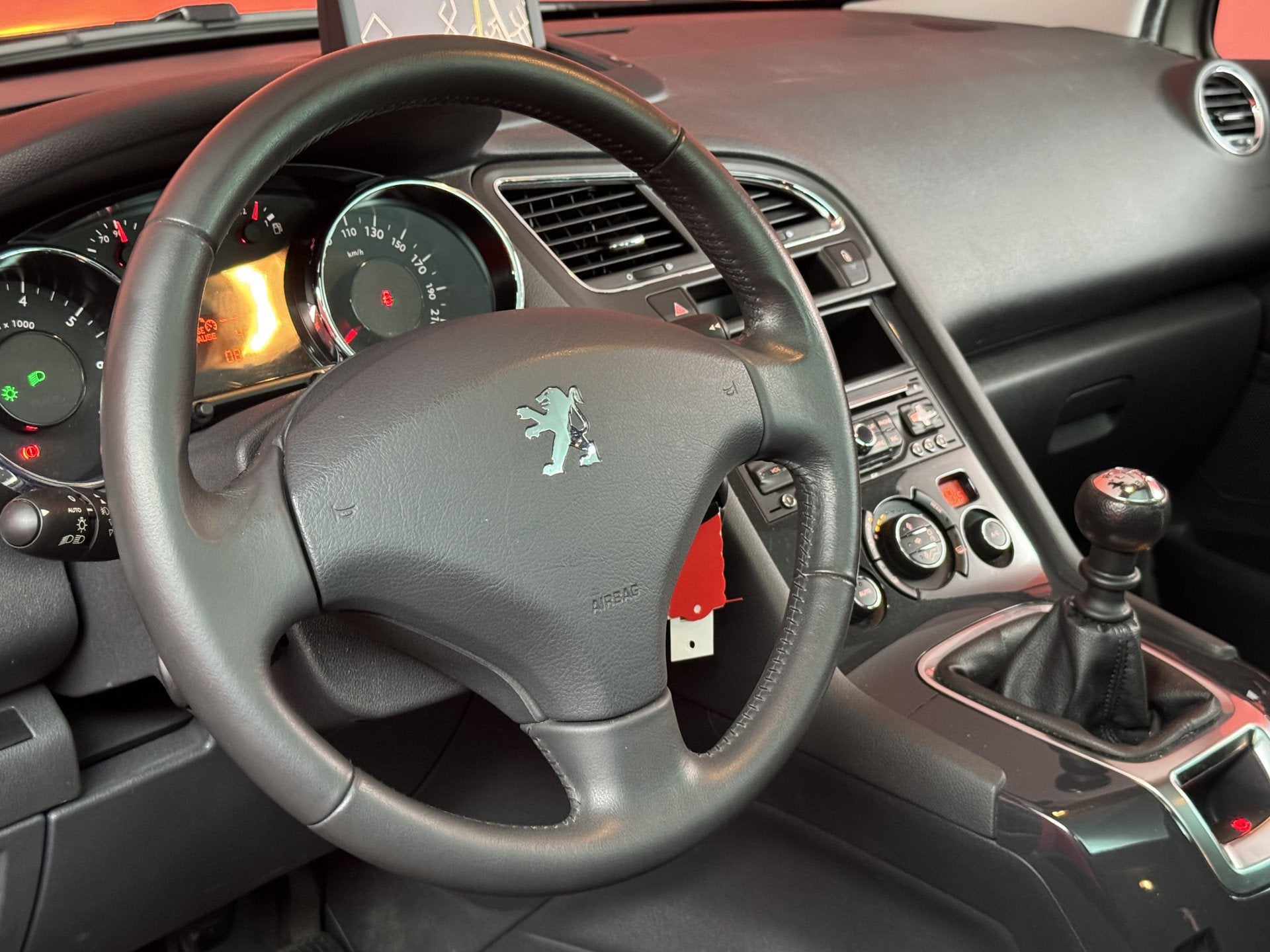 Peugeot 5008 1.6 THP Active 5p. | Nap! | Trekhaak | Rijklaar, Voorwielaandrijving, Euro 5, Stof, Met garantie (alle)