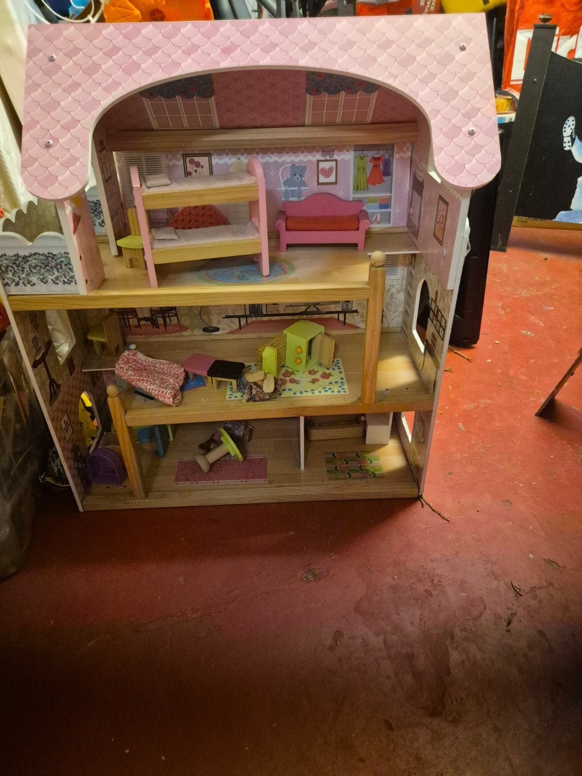 Poppenhuis met toebehoren 15 euro, Ophalen, Poppenhuis