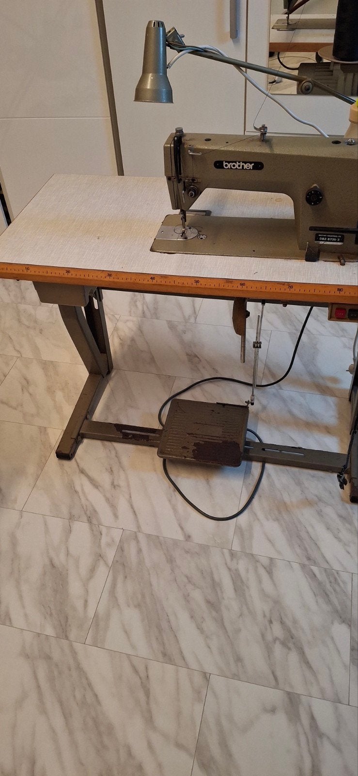 Brother Industriële Naaimachine met Tafel en Lamp, Ophalen, Gebruikt, Naaimachine, Industrieel