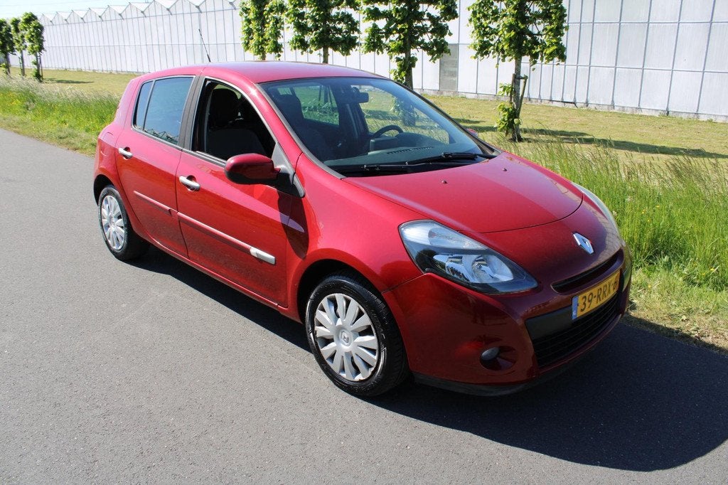 Renault Clio 1.5 dCi Authentique 5 Drs met navigatie en Airc, Voorwielaandrijving, Euro 5, 4 cilinders, Origineel Nederlands