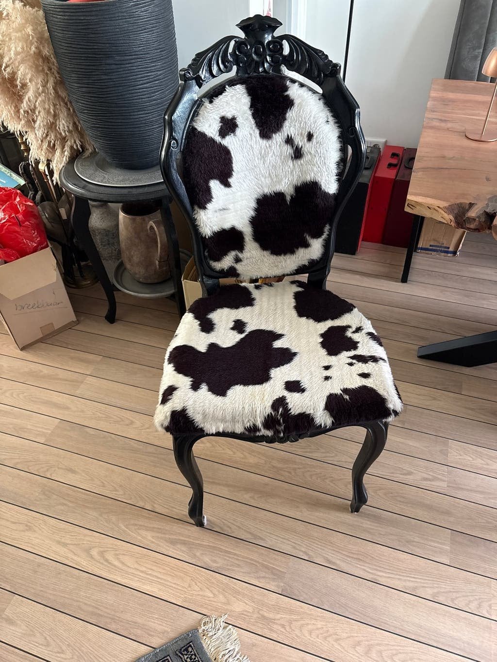 Barok stoel met koeienprint bekleding, Ophalen