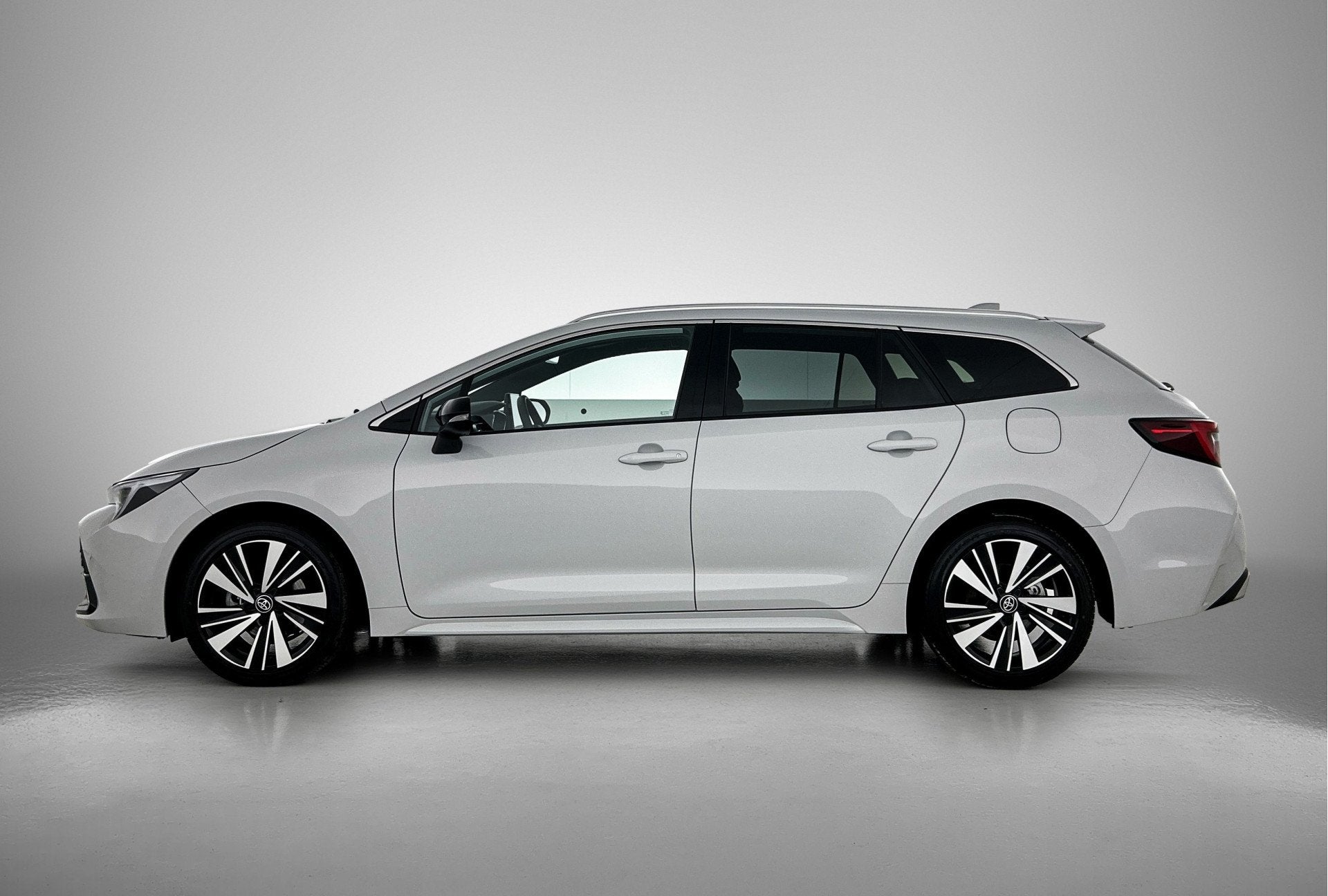 Toyota Corolla Touring Sports Hybrid 140 Dynamic | NL dealer, Auto's, 450 kg, 4 cilinders, Origineel Nederlands, Hybride Elektrisch/Benzine