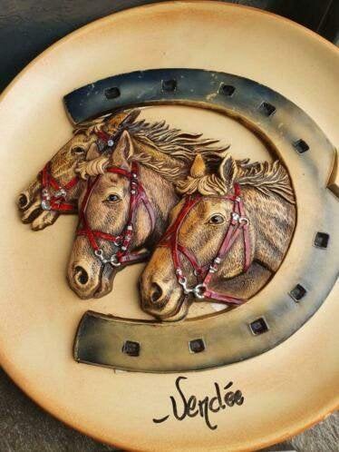Mooi vintage spaanse paarden wandbord, van keramiek, Ophalen of Verzenden, Zo goed als nieuw