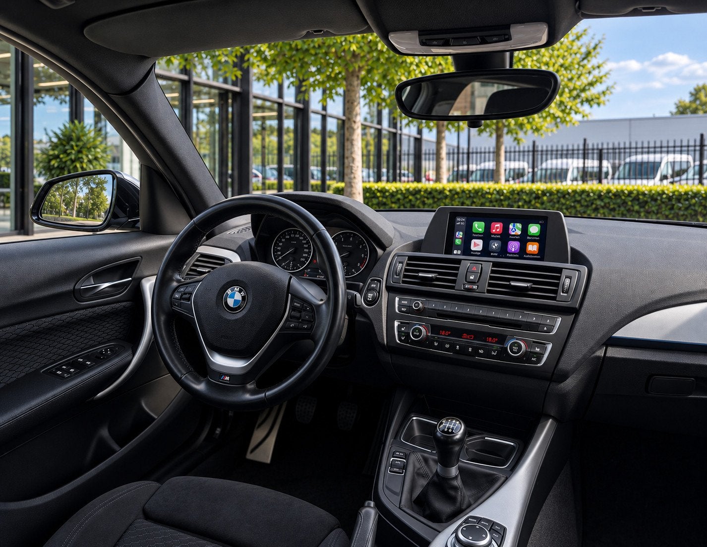 BMW 1-serie 116i M-PAKKET, CARPLAY, NAVIGATIE, 1-Serie, Gebruikt, Zwart, 4 cilinders