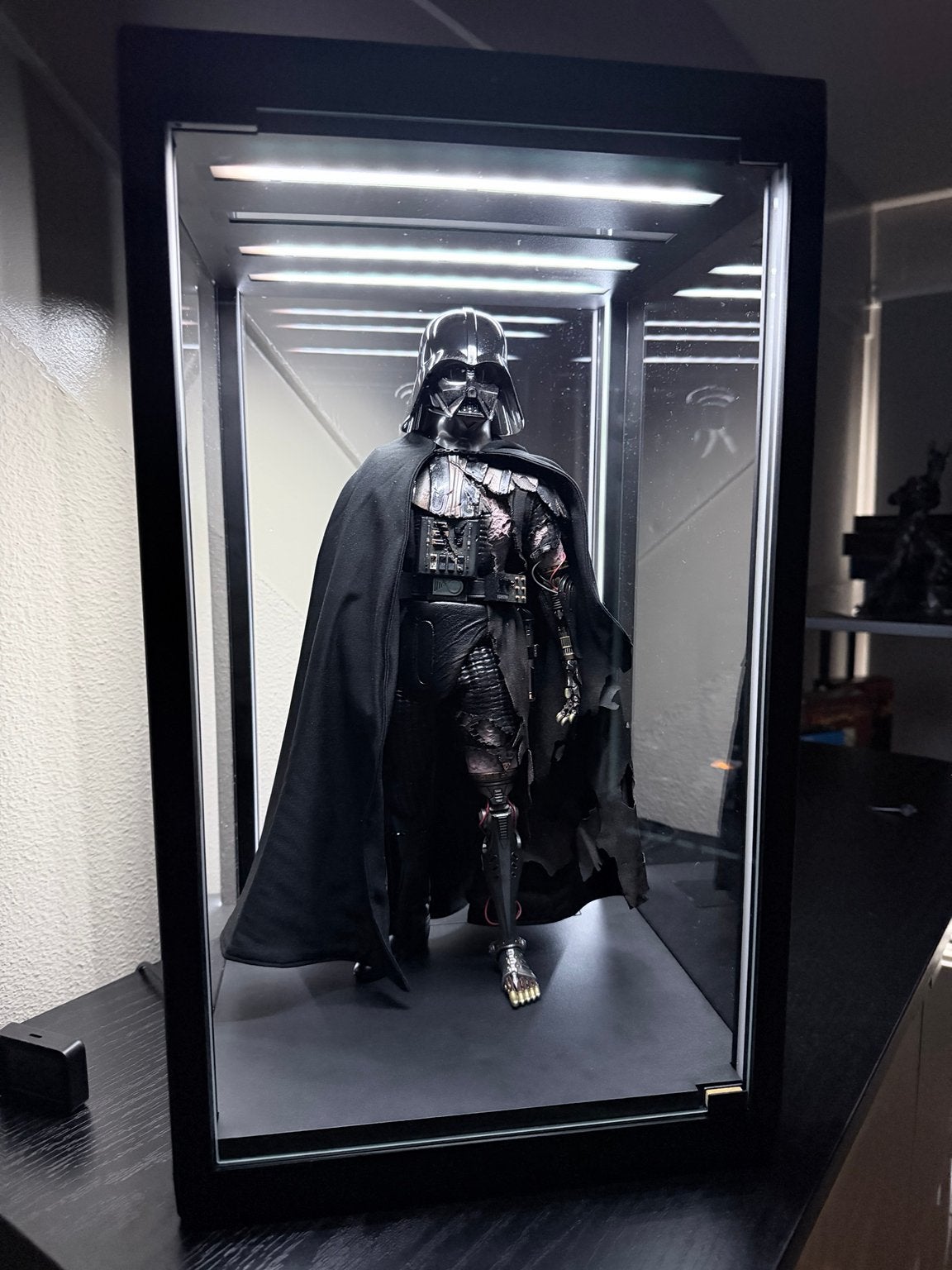 Hot Toys Darth Vader Battle Damaged DX44 1:6 Figuur, Verzamelen, Ophalen of Verzenden, Zo goed als nieuw, Actiefiguurtje