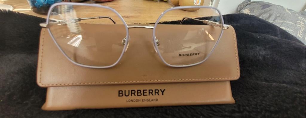 Burberry montuur  paars/lilac - Nieuw met etui, Overige merken, Paars, Ophalen of Verzenden, Zo goed als nieuw