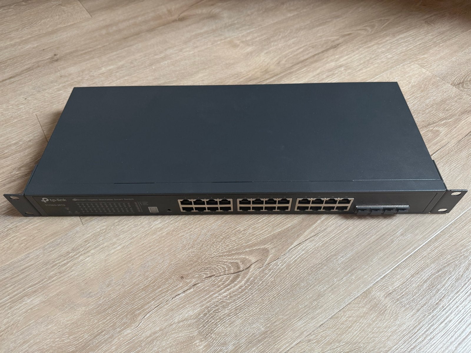 TP-Link JetStream T1700G-28TQ 24-poorts Gigabit Smart Switch, Ophalen of Verzenden, Zo goed als nieuw