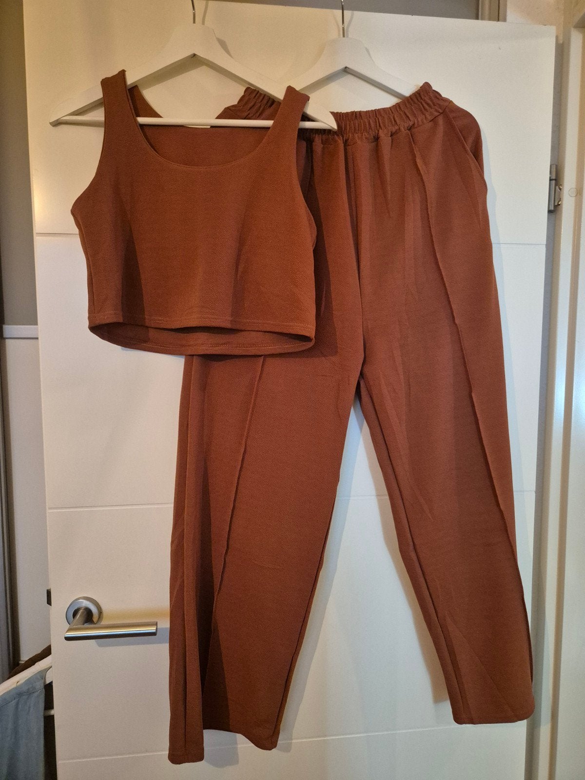 Co-ord set bruin S/M nieuw, Kostuum of Pak, Nieuw, Ophalen of Verzenden, Maat 36 (S)