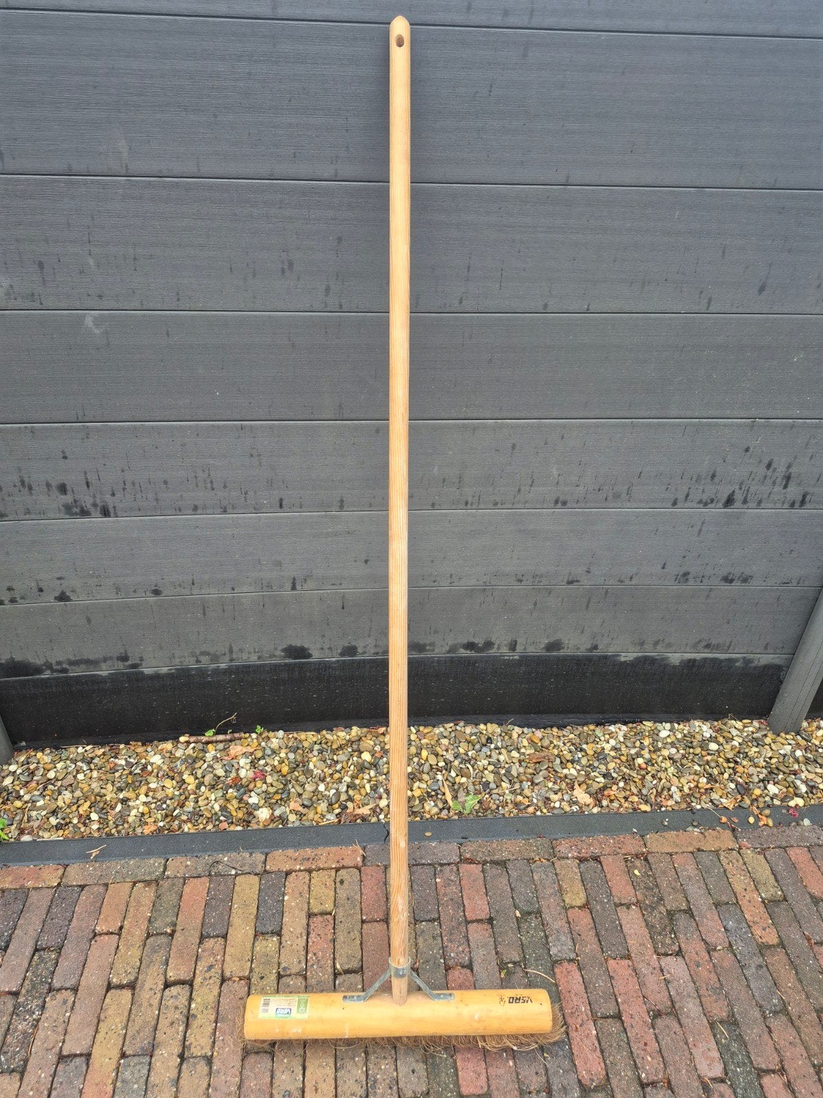 VERO zaalveger met houten steel -  50 cm, Ophalen, Gebruikt, Bezem, VERO