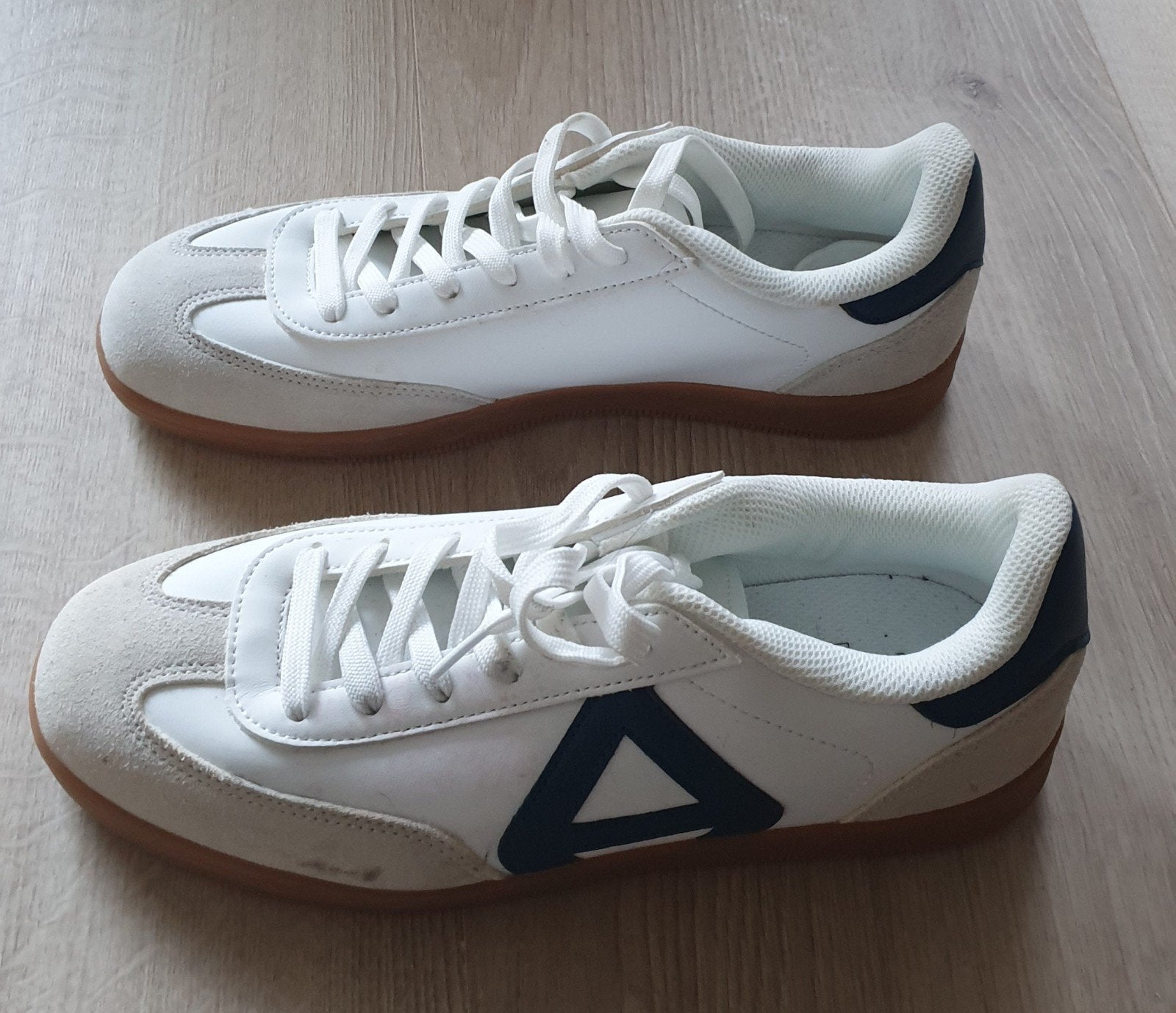 Witte sneakers met blauw detail - Maat 41, Ophalen, UP2 Fashion, Wit, Nieuw