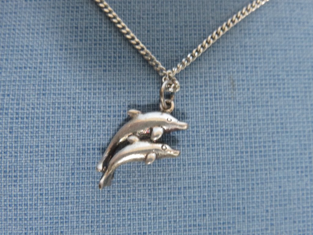 Zilveren ketting met dolfijnen hanger - 20e eeuw, Ophalen of Verzenden, Zo goed als nieuw, Zilver, Zilver