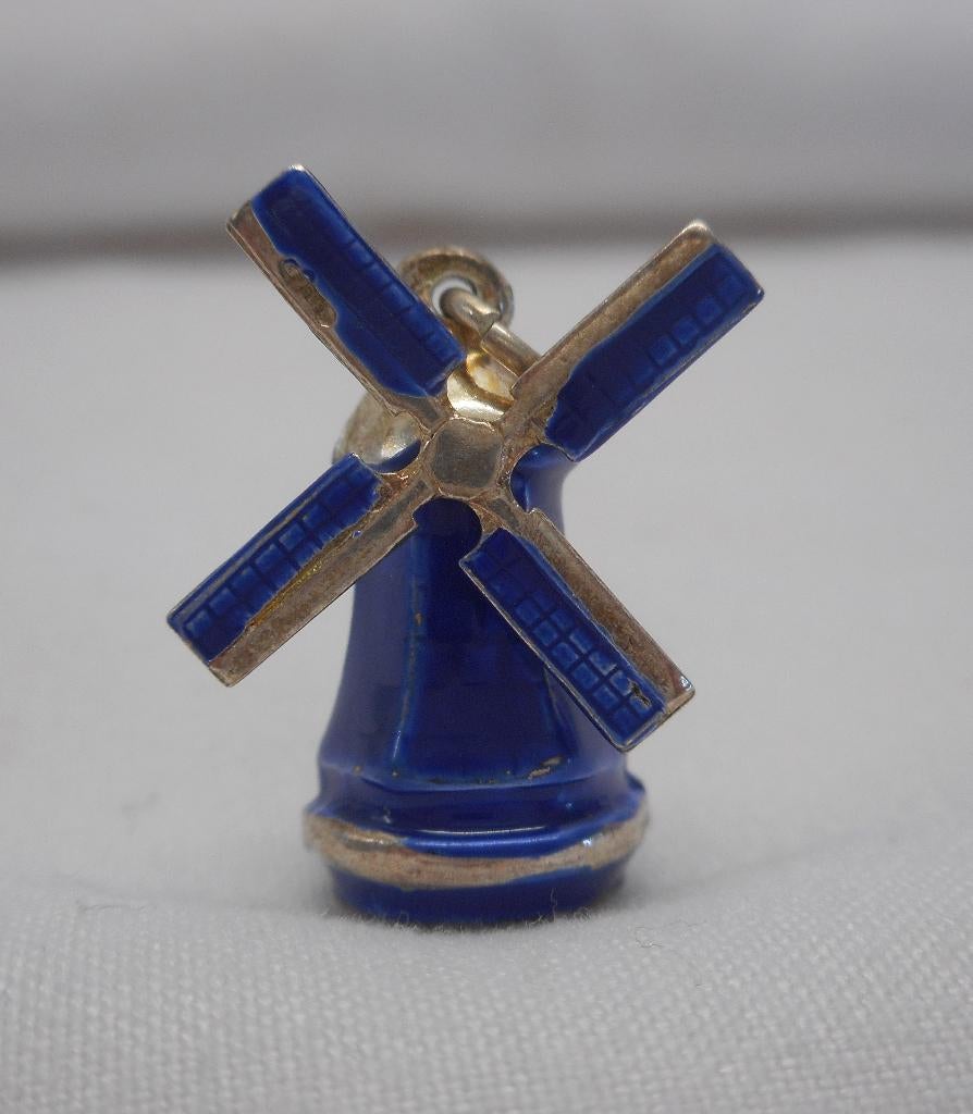 Zilveren vintage bedel molen met blauw nr.1124