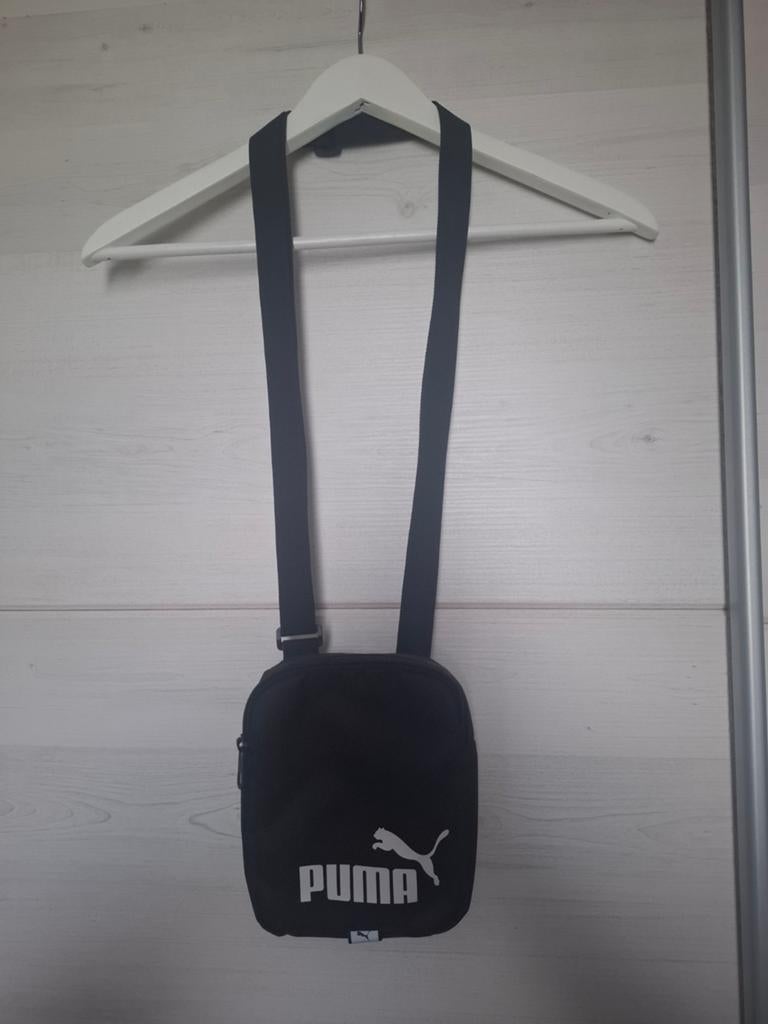 Puma schoudertasje, Sieraden, Tassen en Uiterlijk, Tassen | Schoudertassen, Ophalen of Verzenden, Zo goed als nieuw, Zwart