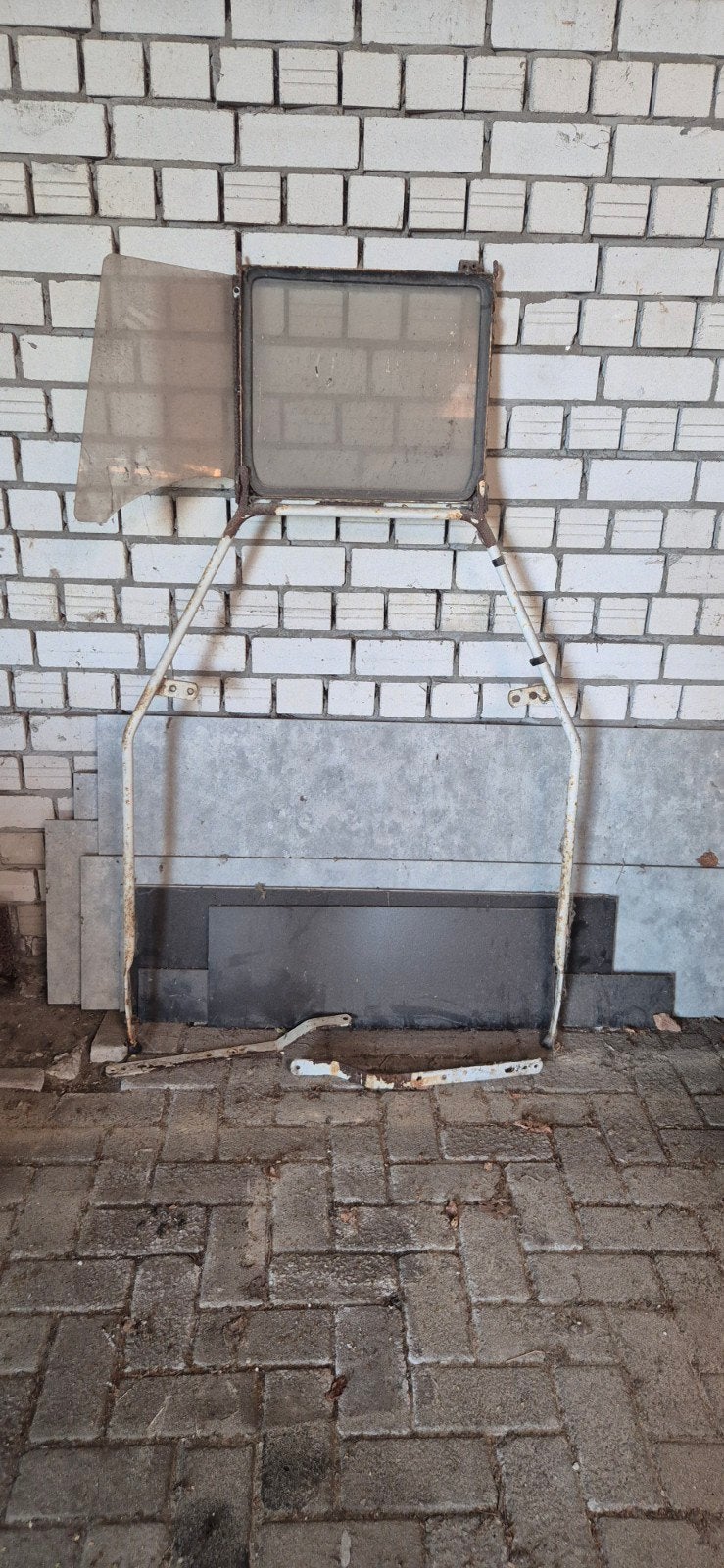 Oud metalen frame voor onderdelen sirocco tractor cabine, Ophalen, Gebruikt