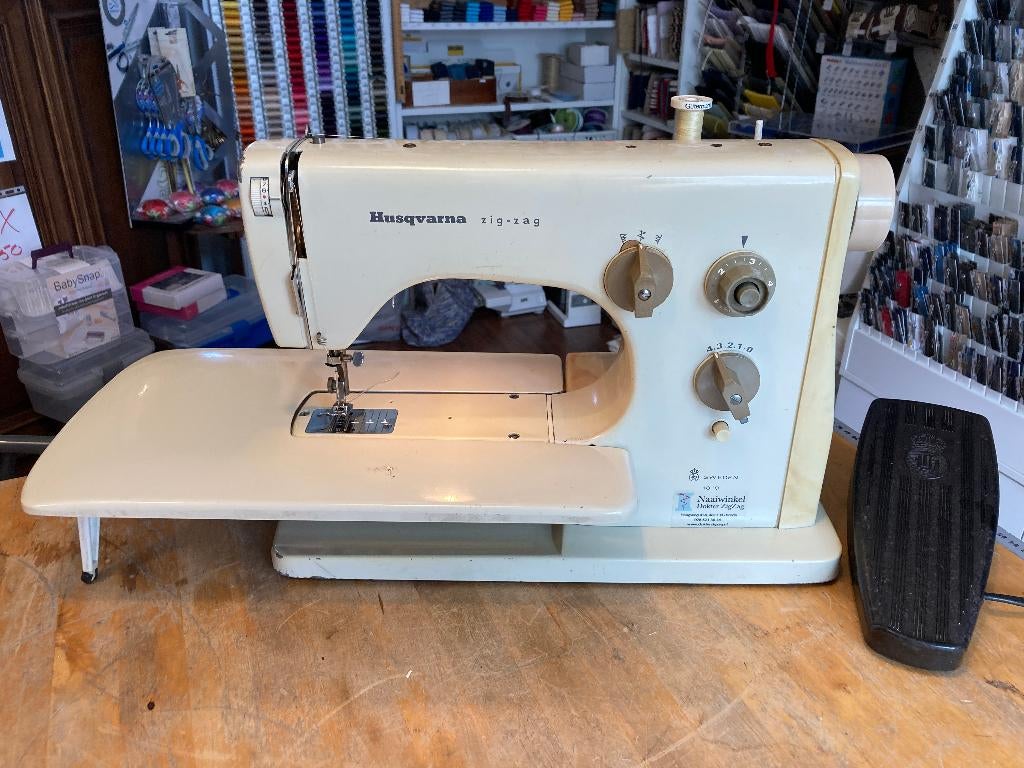 Husqvarna Zigzag naaimachine - met vrije arm, Hobby en Vrije tijd, Ophalen, Gebruikt, Zweden, Info@husqvarna.com