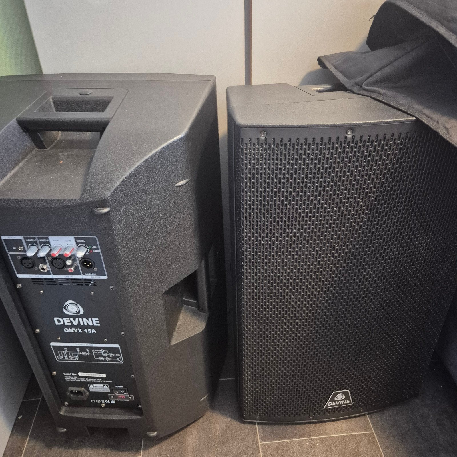 Devine Onyx 15A actieve luidspreker met hoes.../ bot plaatse, Audio, Tv en Foto, Luidsprekers, Ophalen of Verzenden, Overige merken
