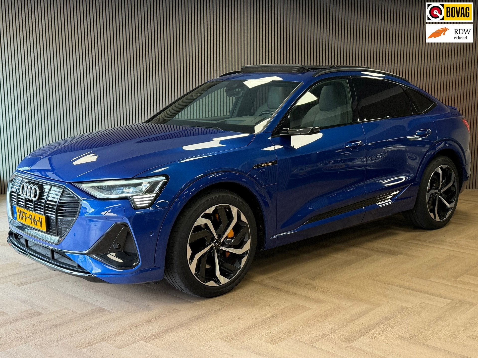 Audi E-tron Sportback 55 quattro S edition 95 kWh RS SEATS P, Auto's, Automaat, 95 kWh, Met garantie (alle), Blauw