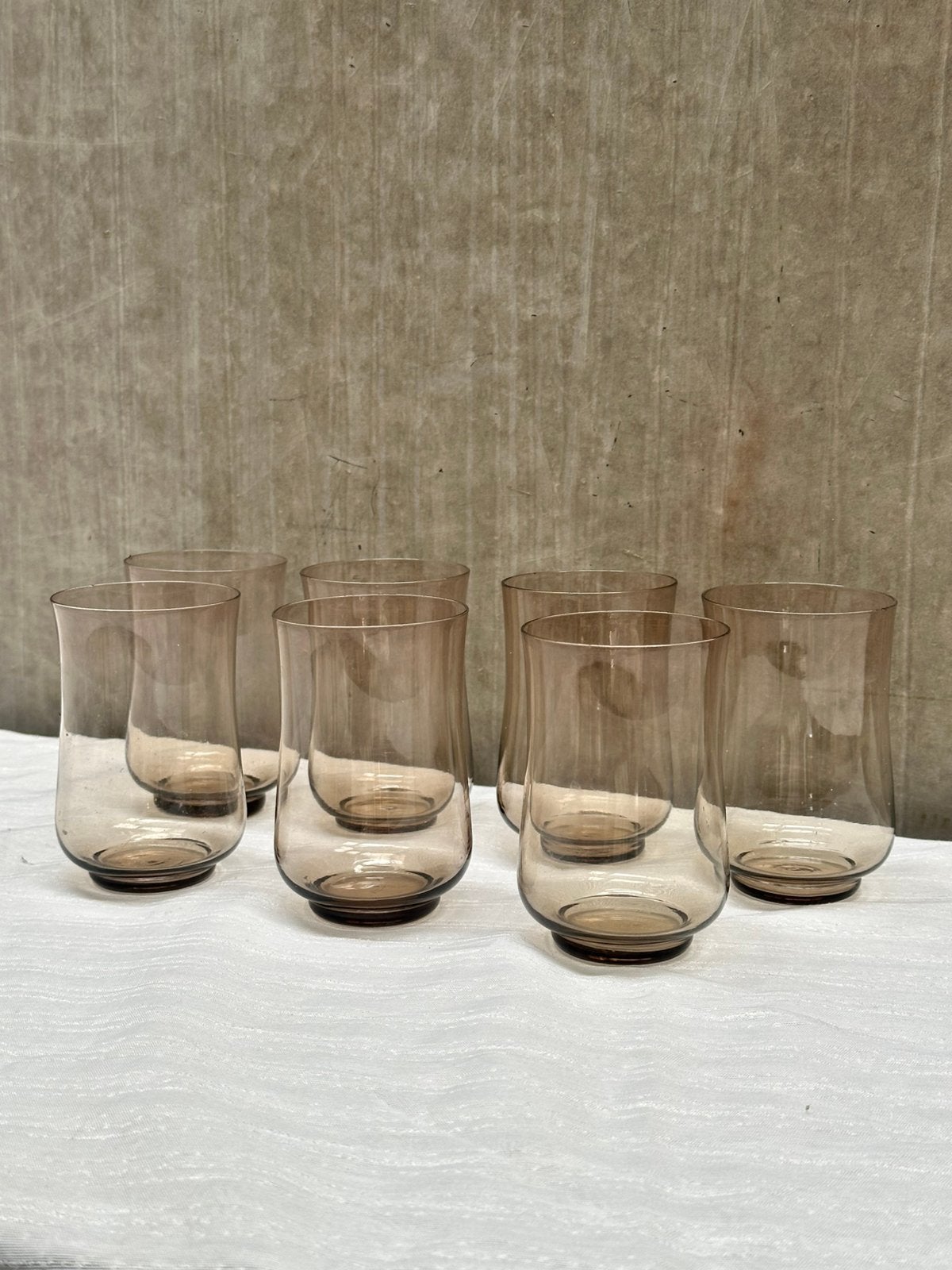 set/7 Vintage drink- of waterglazen in bruin rookglas, 10 cm, Bruin, Ophalen of Verzenden, X