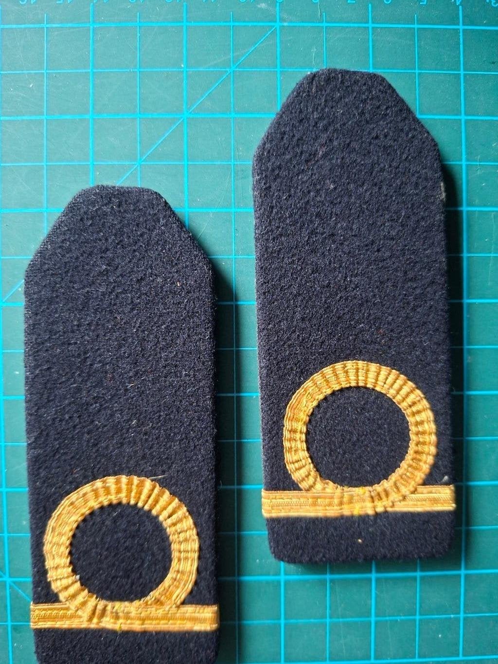 2 schouder emblemen / epauletten Kon. Marine Korps Mariniers, Verzamelen, Ophalen of Verzenden, Marine, Nederland, Embleem of Badge