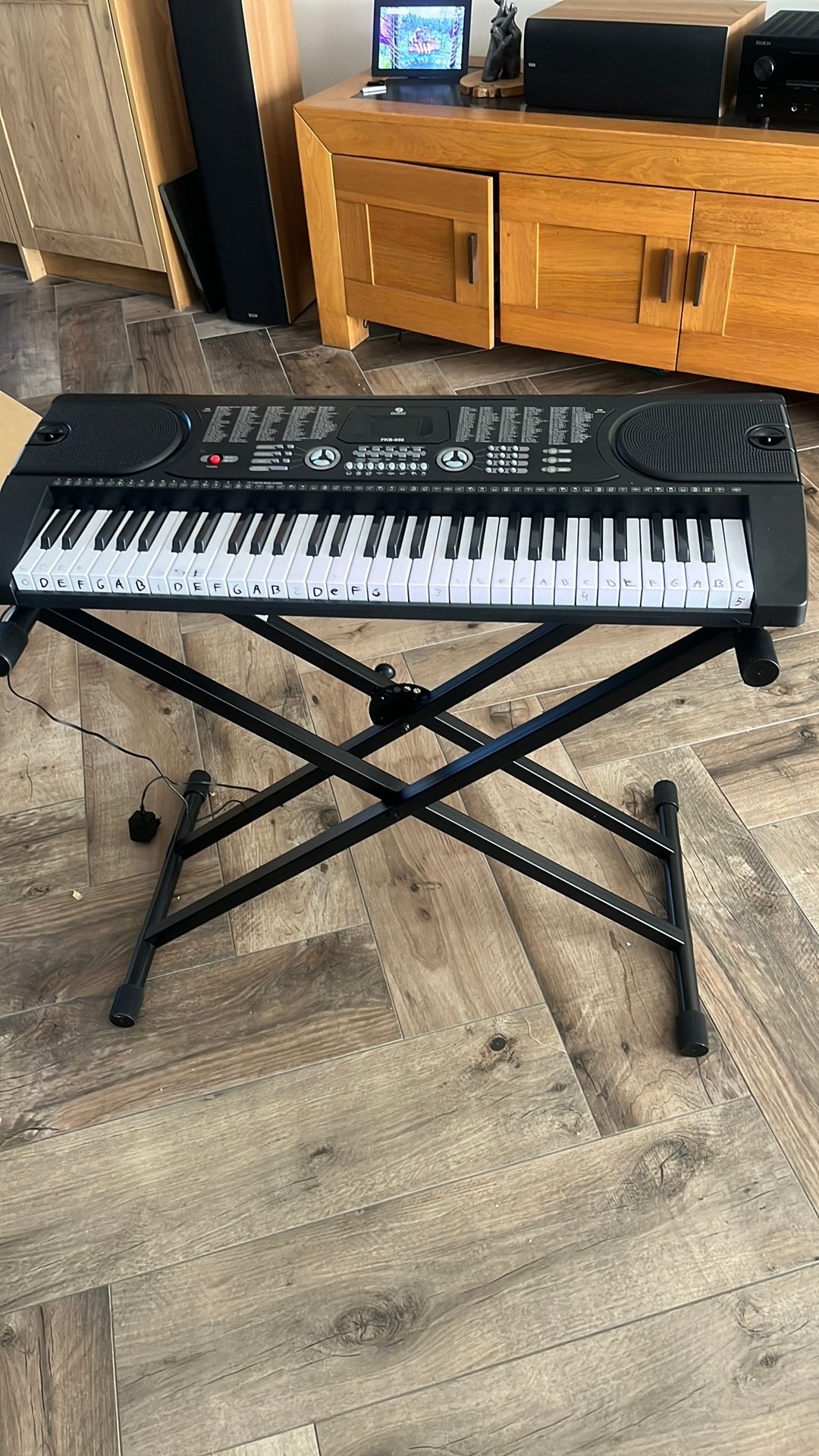 Keyboard gratis op te halen, Muziek en Instrumenten, Keyboards, Gebruikt, Overige aantallen, Met standaard, Ophalen