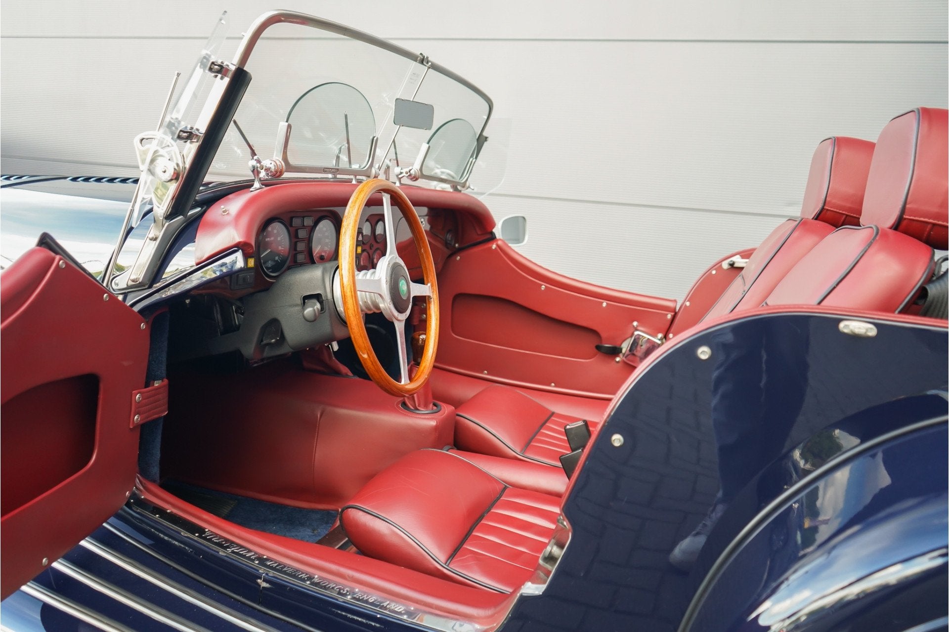 Morgan Plus 3.9 V8 2-seater Orgineel Nederlands (bj 2001), Auto's, Achterwielaandrijving, 190 pk, Cabriolet, Blauw