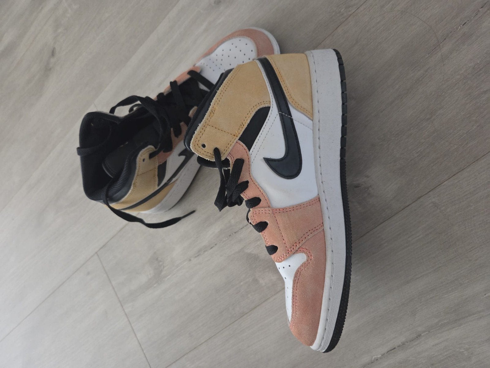 Nike Air Jordan 1 Mid SE Flight Club, Ophalen of Verzenden, Zo goed als nieuw, Overige kleuren