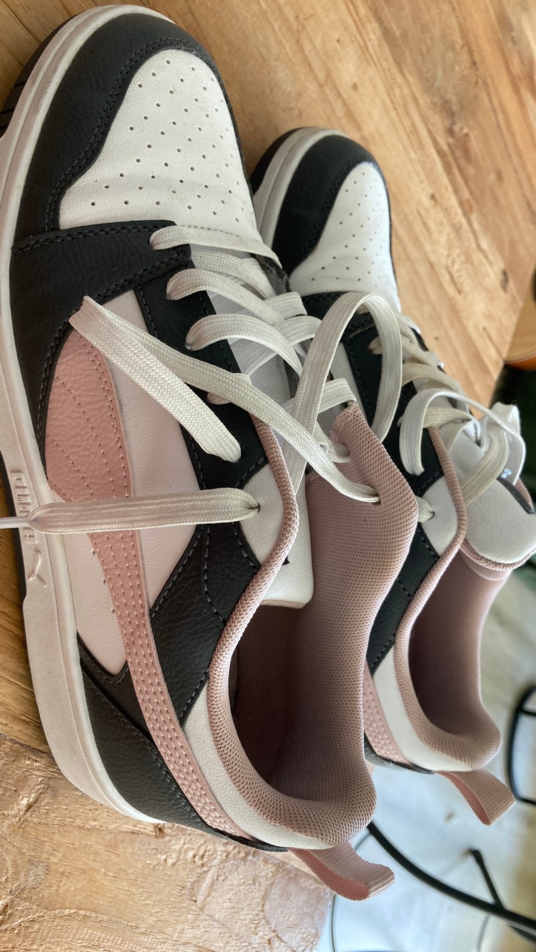 Puma schoenen maat 41 ( maar paar keer aangehad, Ophalen of Verzenden, Zo goed als nieuw, Zwart, Sneakers of Gympen