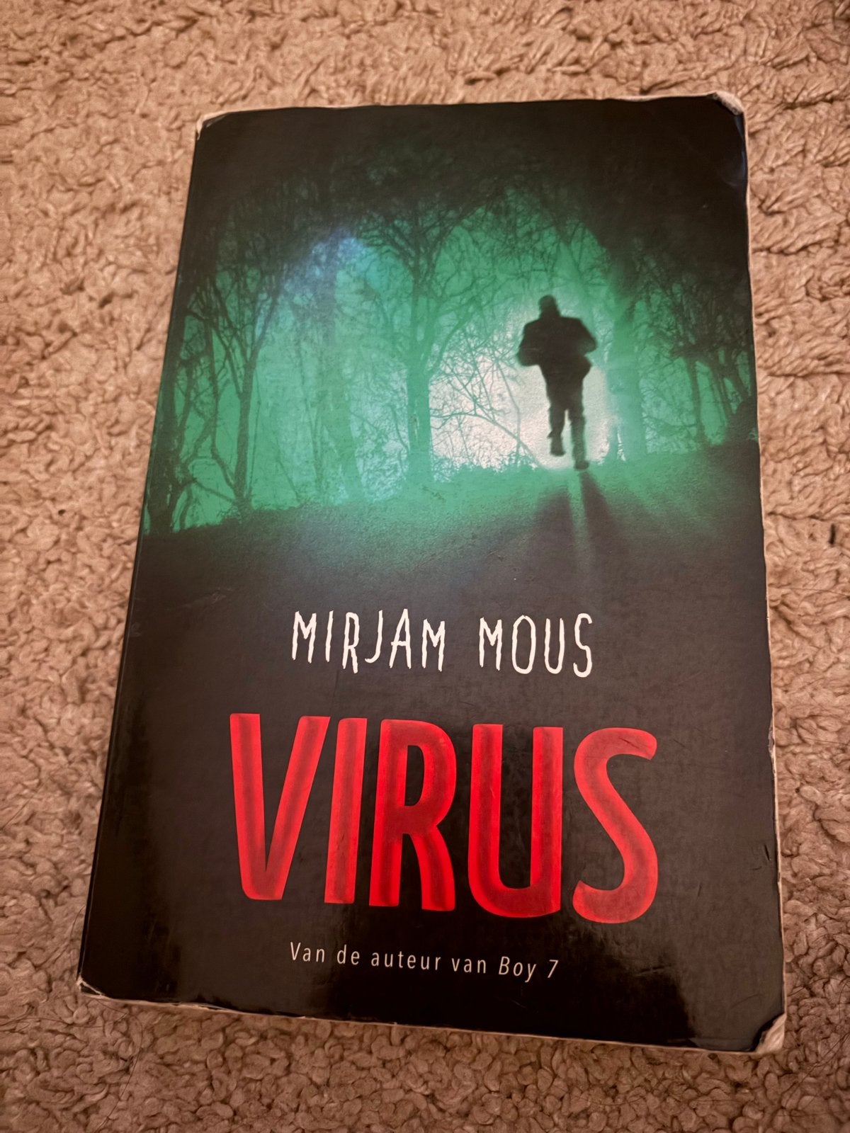 Mirjam Mous - Virus (Jeugdthriller), Boeken, Ophalen of Verzenden, Gelezen, Nederland
