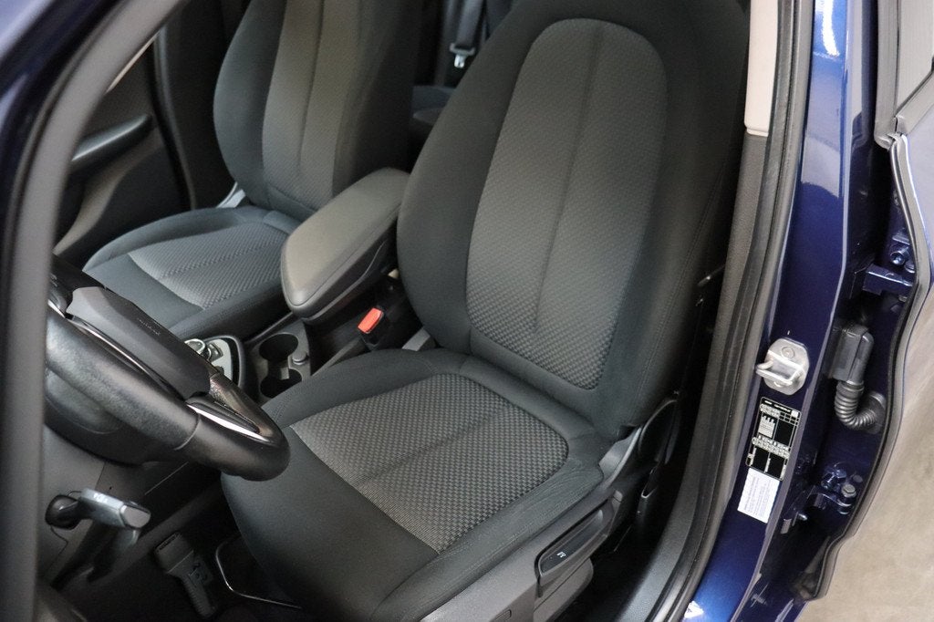 BMW 2 Serie Active Tourer 218i Executive Automaat / Navigati, Auto's, BMW, Stof, Gebruikt, Euro 6, Blauw