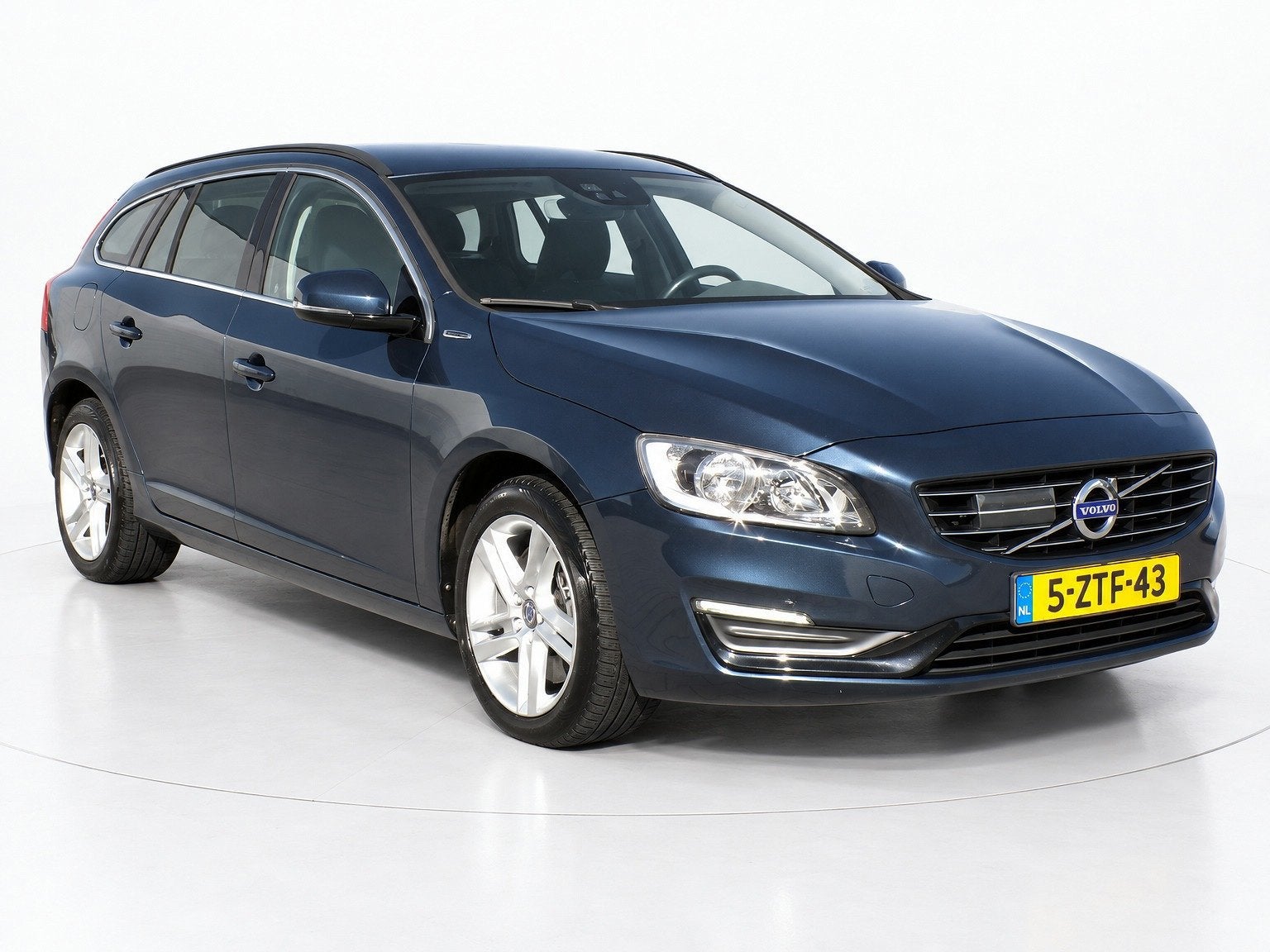 Volvo V60 2.4 D6 AWD Plug-In Hybrid Momentum|Navi|Cruise|CAM, Auto's, Automaat, Stof, Blauw, Automatische klimaatregeling