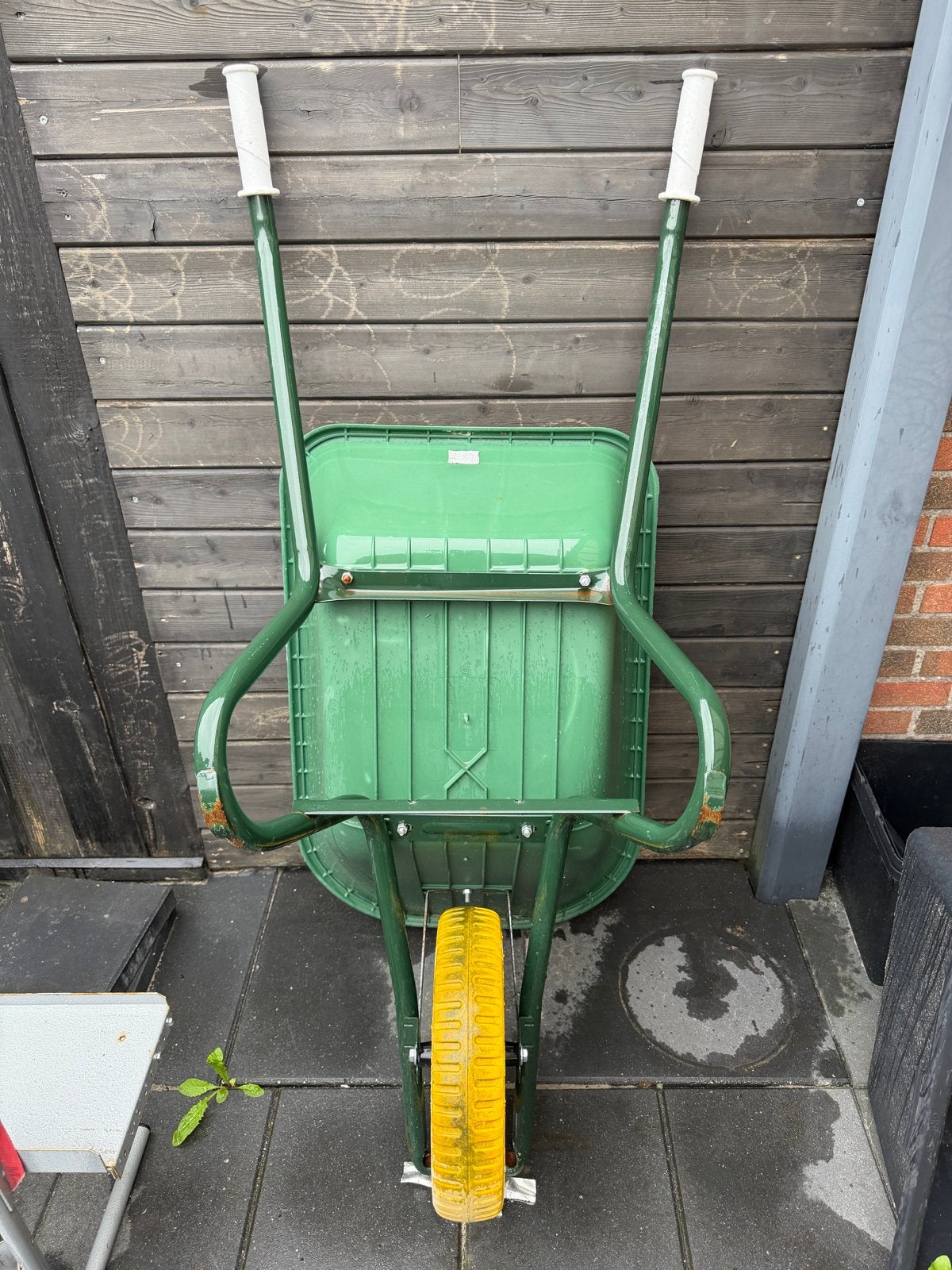Groene kruiwagen met geel wiel - Ideaal voor tuinwerk, Ophalen of Verzenden, Gebruikt, Handmatig, Tweewielig