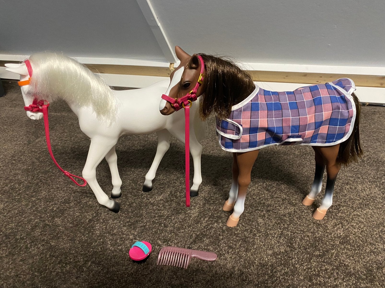 Our Generation paarden veulens 2x, Ophalen of Verzenden, Zo goed als nieuw