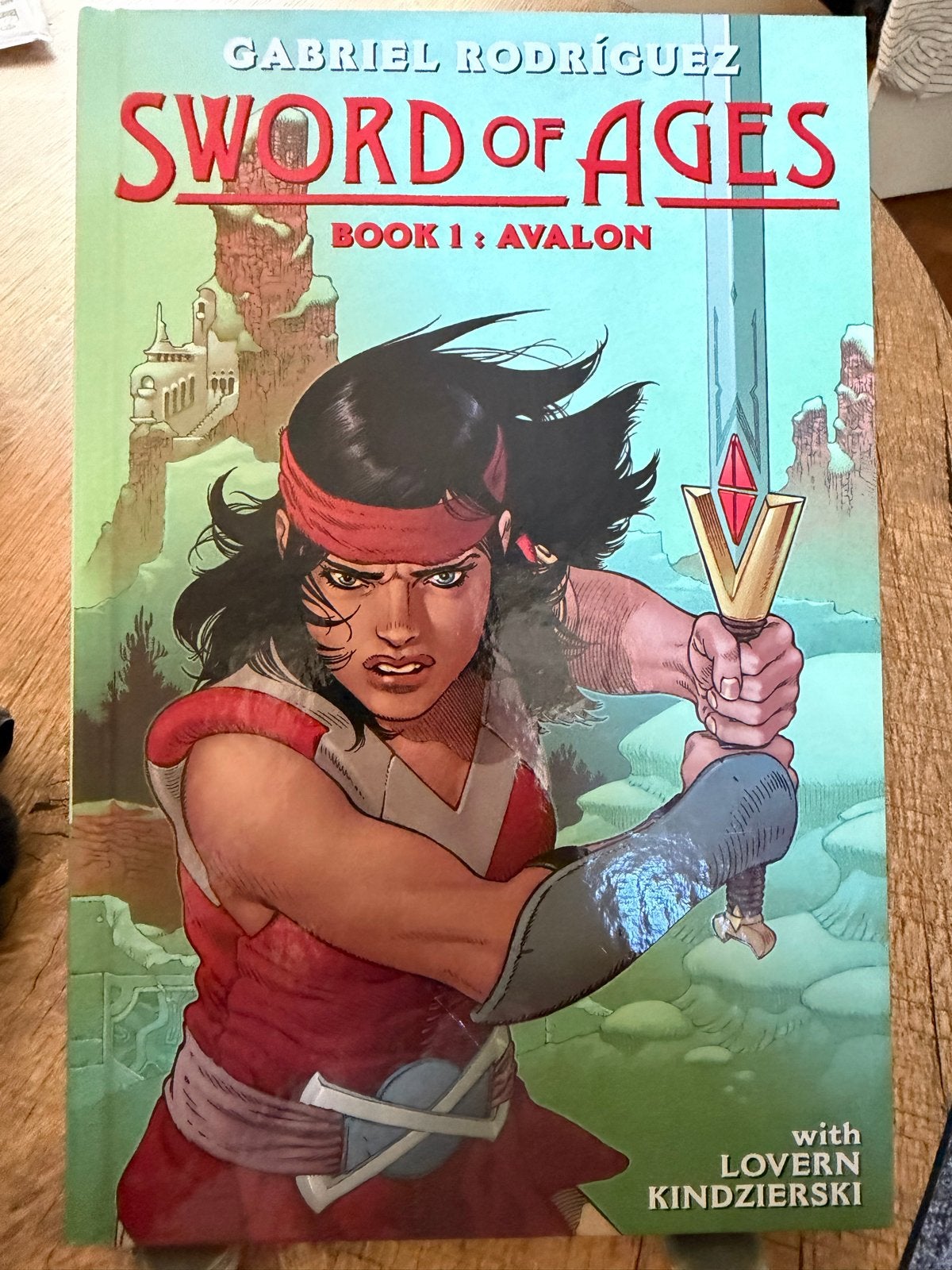 Sword of Ages Book 1: Avalon - Gabriel Rodriguez, Eén stripboek, Ophalen of Verzenden, Zo goed als nieuw