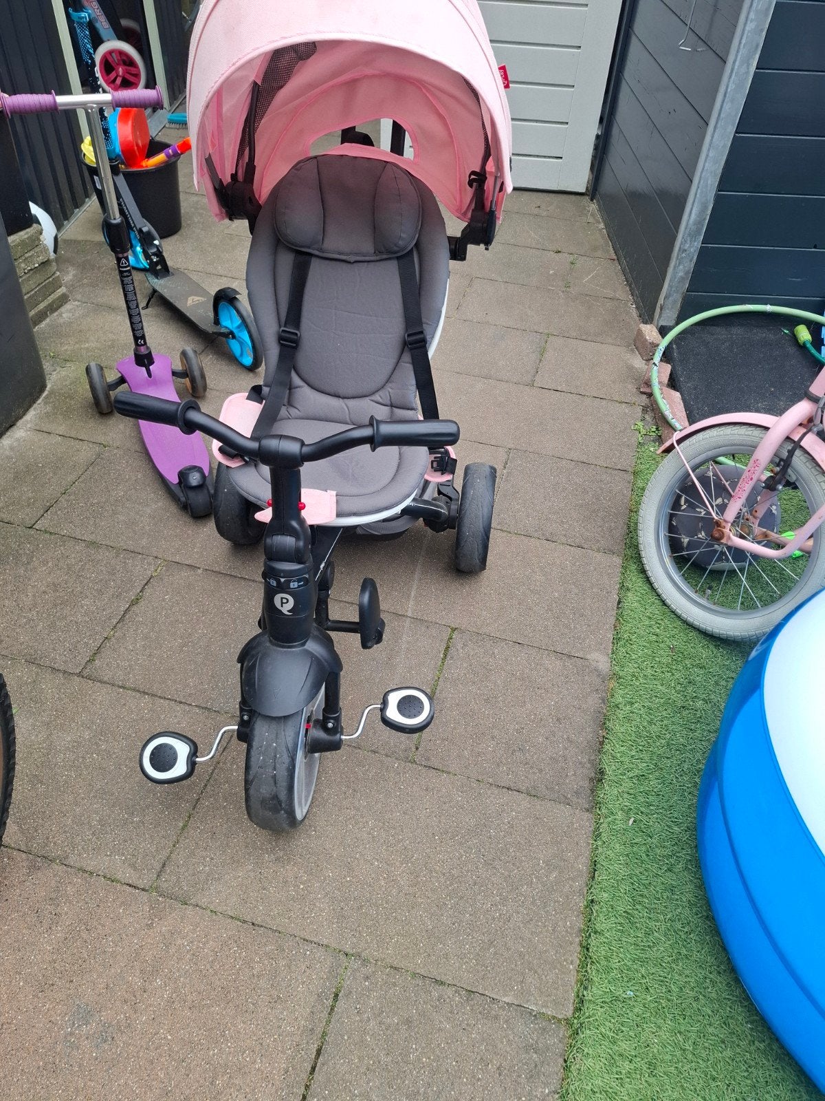 Roze Qplay driewieler met duwstang, Ophalen, Gebruikt, Duwstang