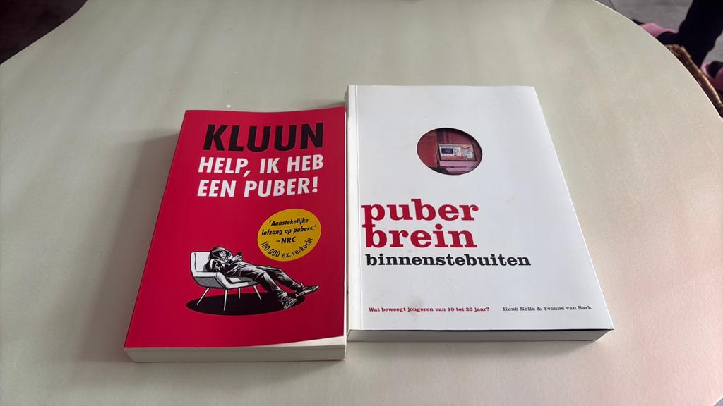 2 leesboeken informatief, Boeken, Zwangerschap en Opvoeding, Ophalen, Zo goed als nieuw, Zwangerschap en Bevalling