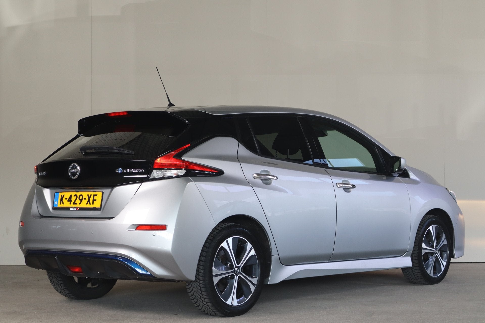 Nissan Leaf N-Connecta 40 kWh - NL- Auto! Stoel+Stuurverw. I, Auto's, Nissan, Stof, Gebruikt, Origineel Nederlands, 363 min