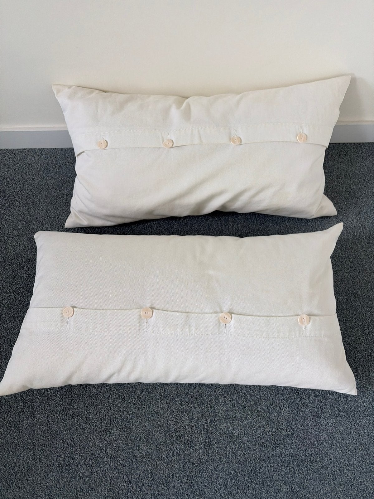 Set van 2 crèmekleurige kussens met knoopsluiting, Ophalen, Overige merken, Gebruikt, Beige