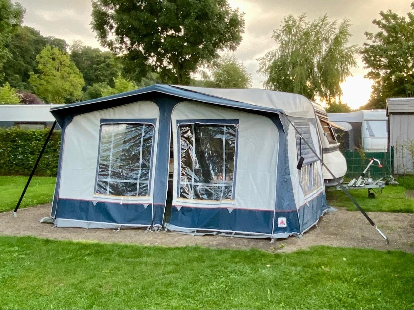 Retro 2-persoons Hobby caravan 1989 incl. voortent en luifel, Caravans en Kamperen, Hobby, Tot en met 2, Dwarsbed, Particulier