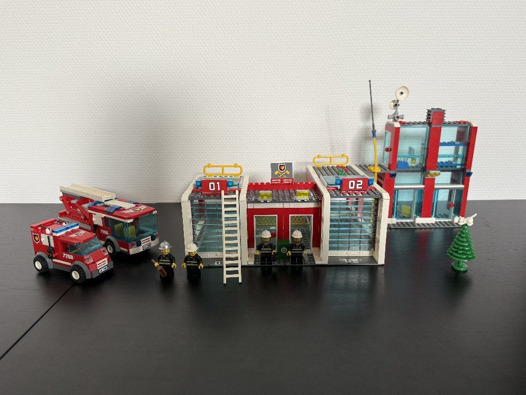 Lego 7208 brandweerkazerne, Kinderen en Baby's, City, Lego, Ophalen of Verzenden, Zo goed als nieuw