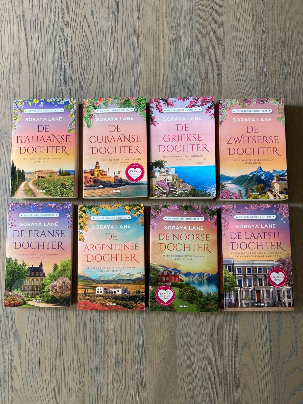 Complete 8 dlg serie De verloren dochters - Soraya Lane, Ophalen of Verzenden, Zo goed als nieuw