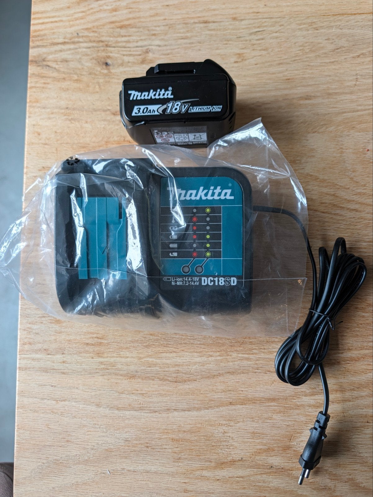 Makita LXT 18v lader + 3 Ah accu | nieuw, Ophalen of Verzenden, Nieuw