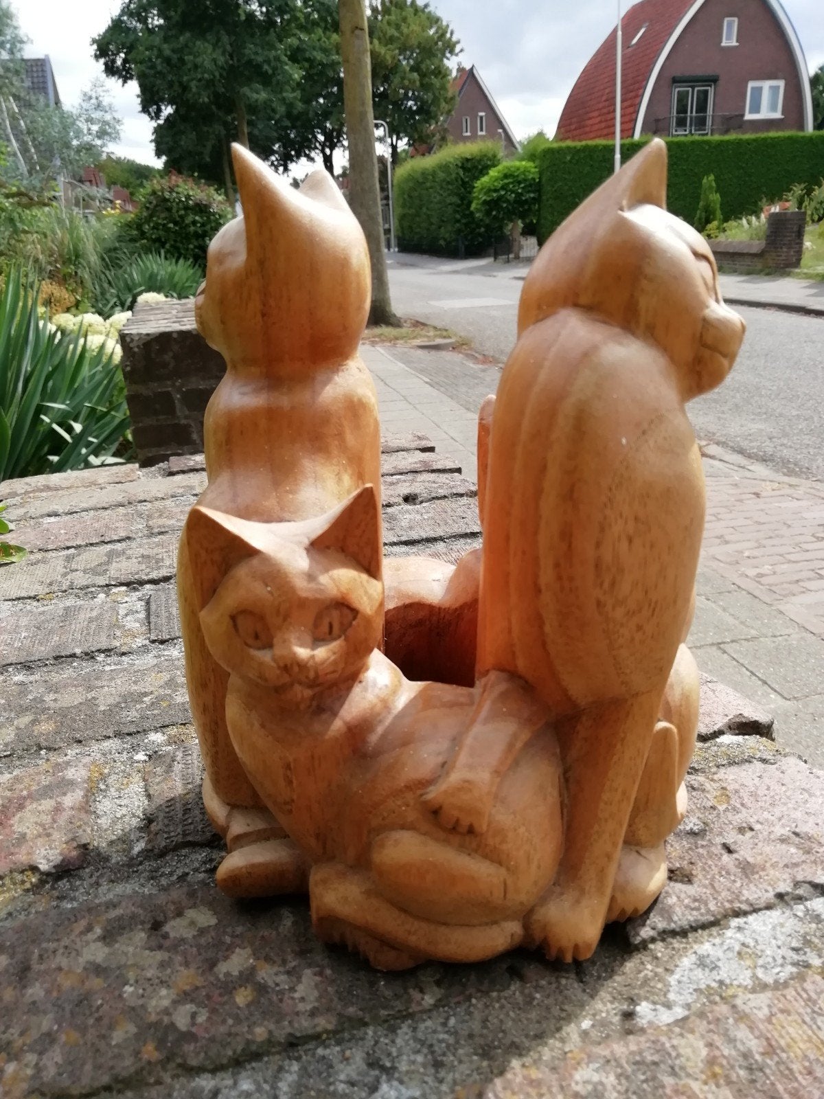 Uniek handgestoken houten beeld van vier katten, Antiek en Kunst, Minder dan 20 cm, Ophalen of Verzenden, Beeld, Hout